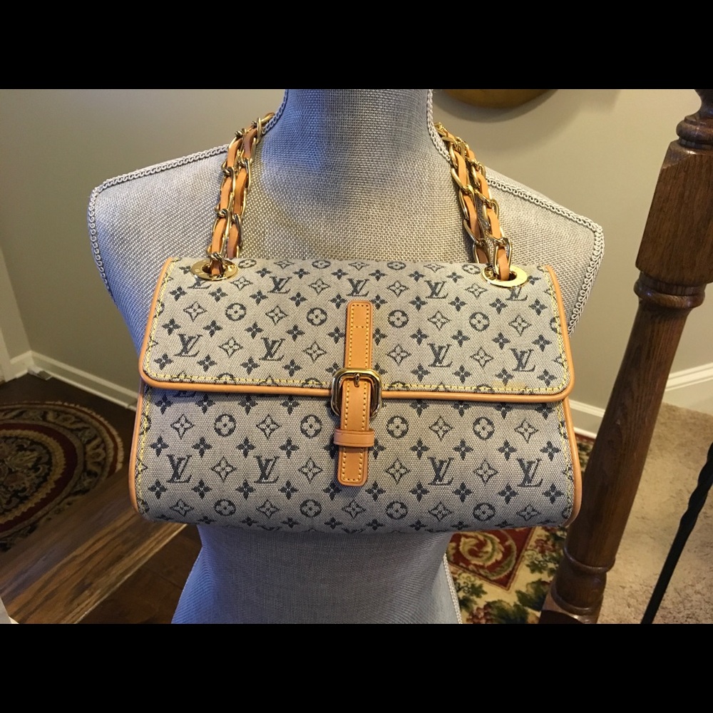 Louis Vuitton Crossbody purse 100% Authentic